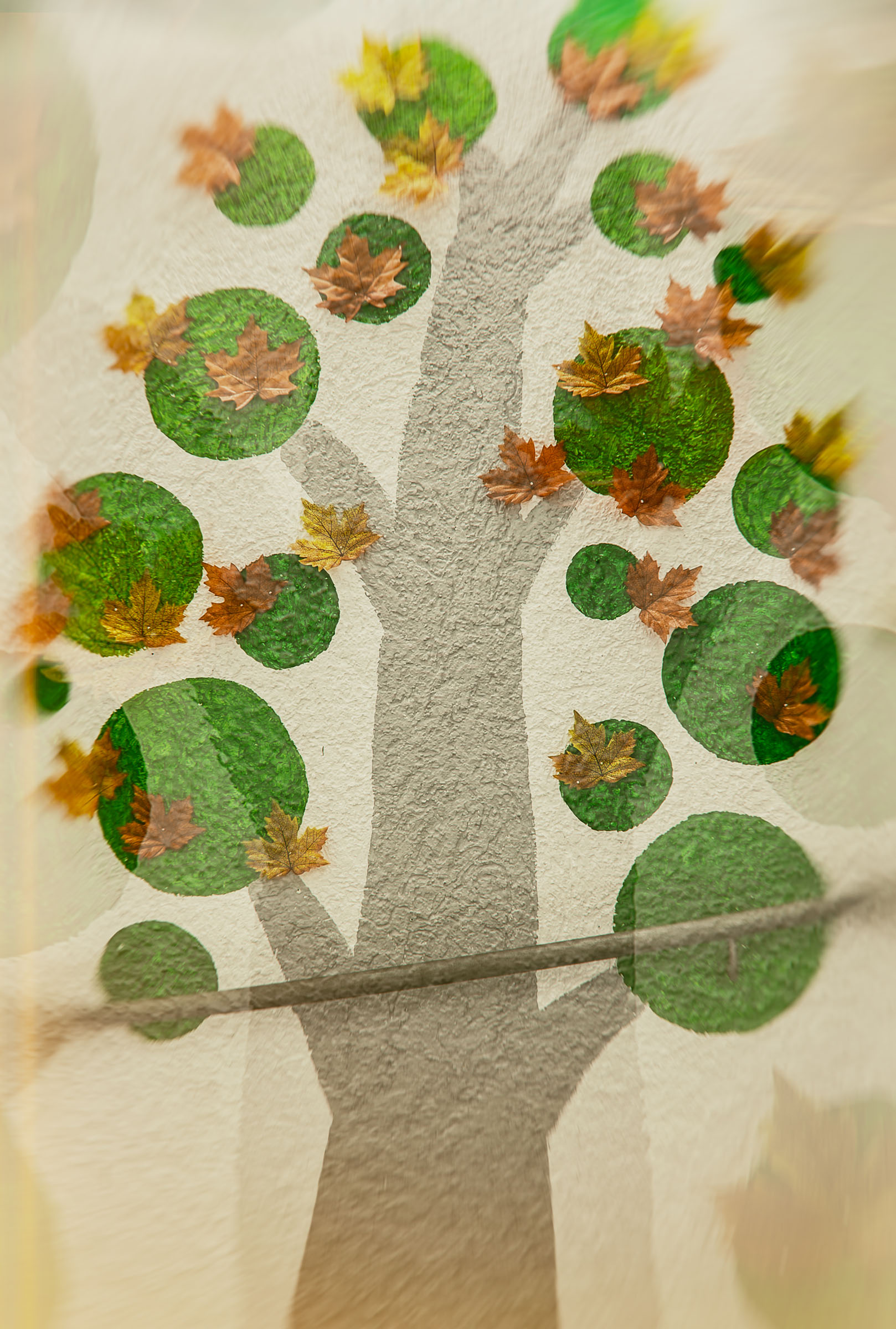 Herbstlicher Wandschmuck im Treppenhaus unseres Kulturzentrums
