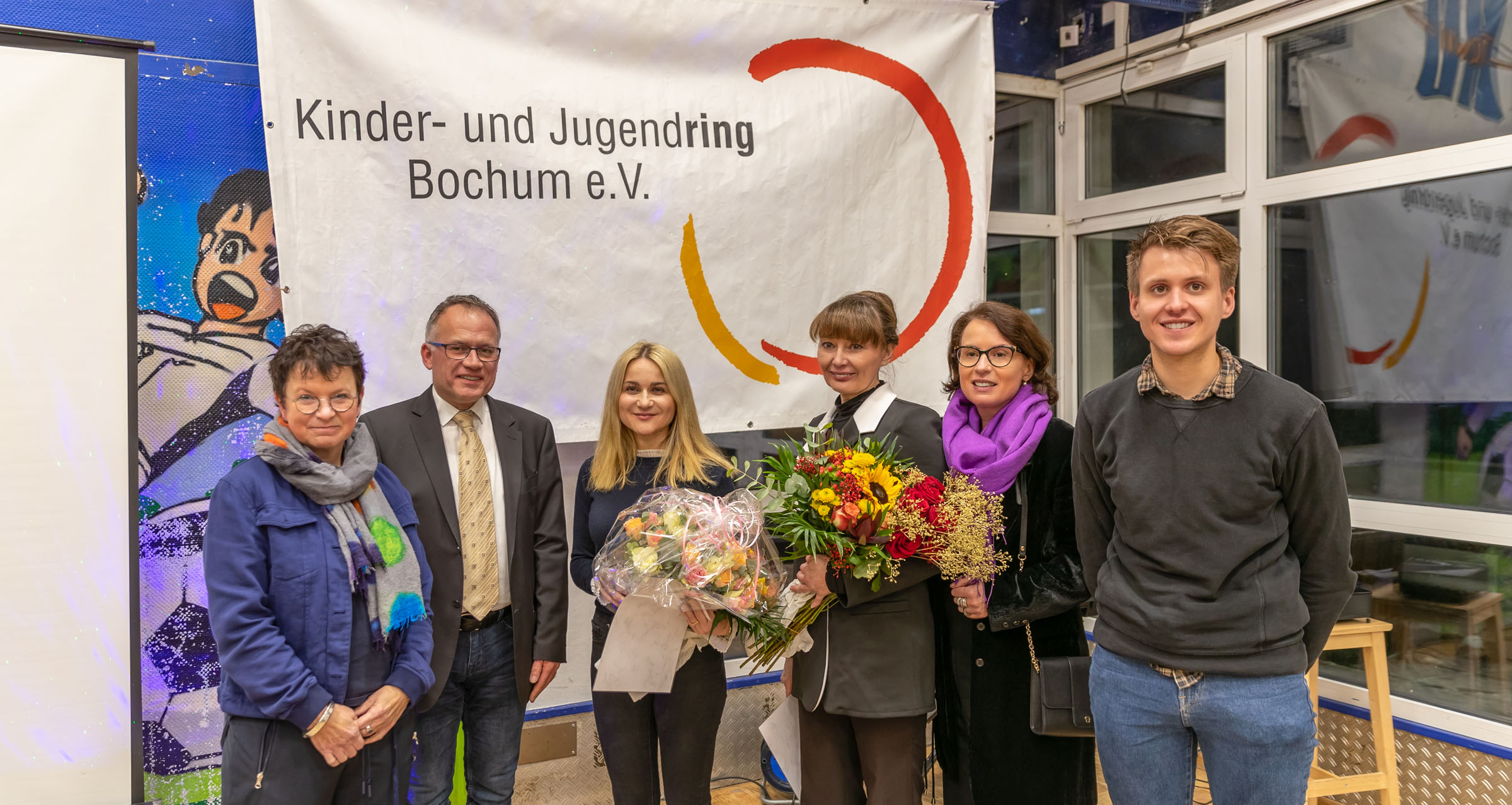 Gruppenbild zur Verleihung (von links): Britta Anger (Stadträtin; Dezernat Jugend und Soziales), Andreas Menzel (Hannelore-Wilhelm-Stiftung), Swetlana Zhyvutskaja (Preisträgerin), Svetlana Schirnewitsch (Preisträgerin), Irina Becker (CDU Bochum), Max Lucks (MdB)