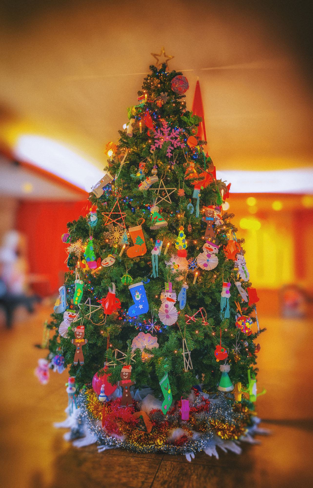 Der von unseren Kleinen geschmückte Weihnachtsbaum
