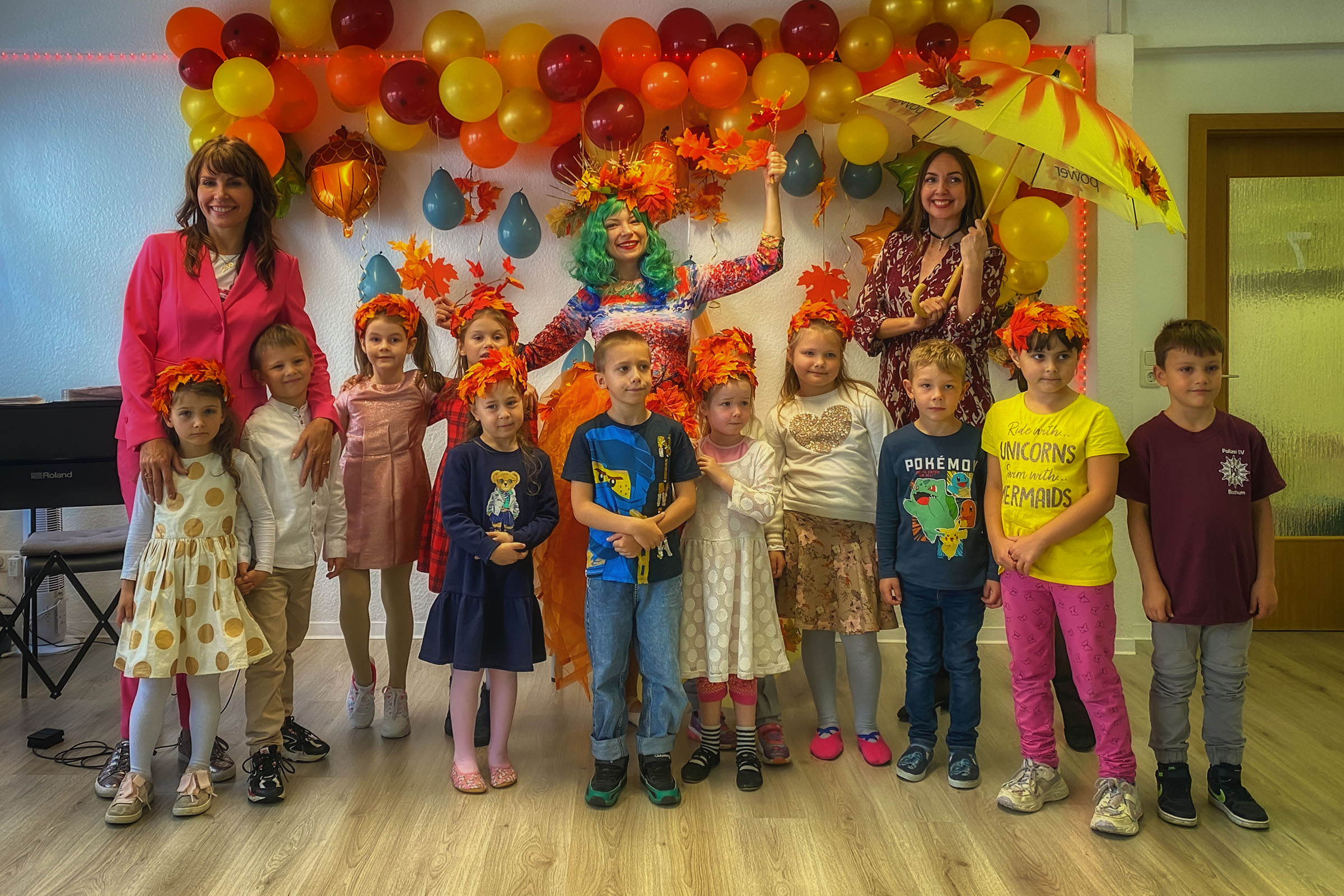 Unsere Kleinen und unsere Tanzlehrerinnen im Anschluss an die Vorführung