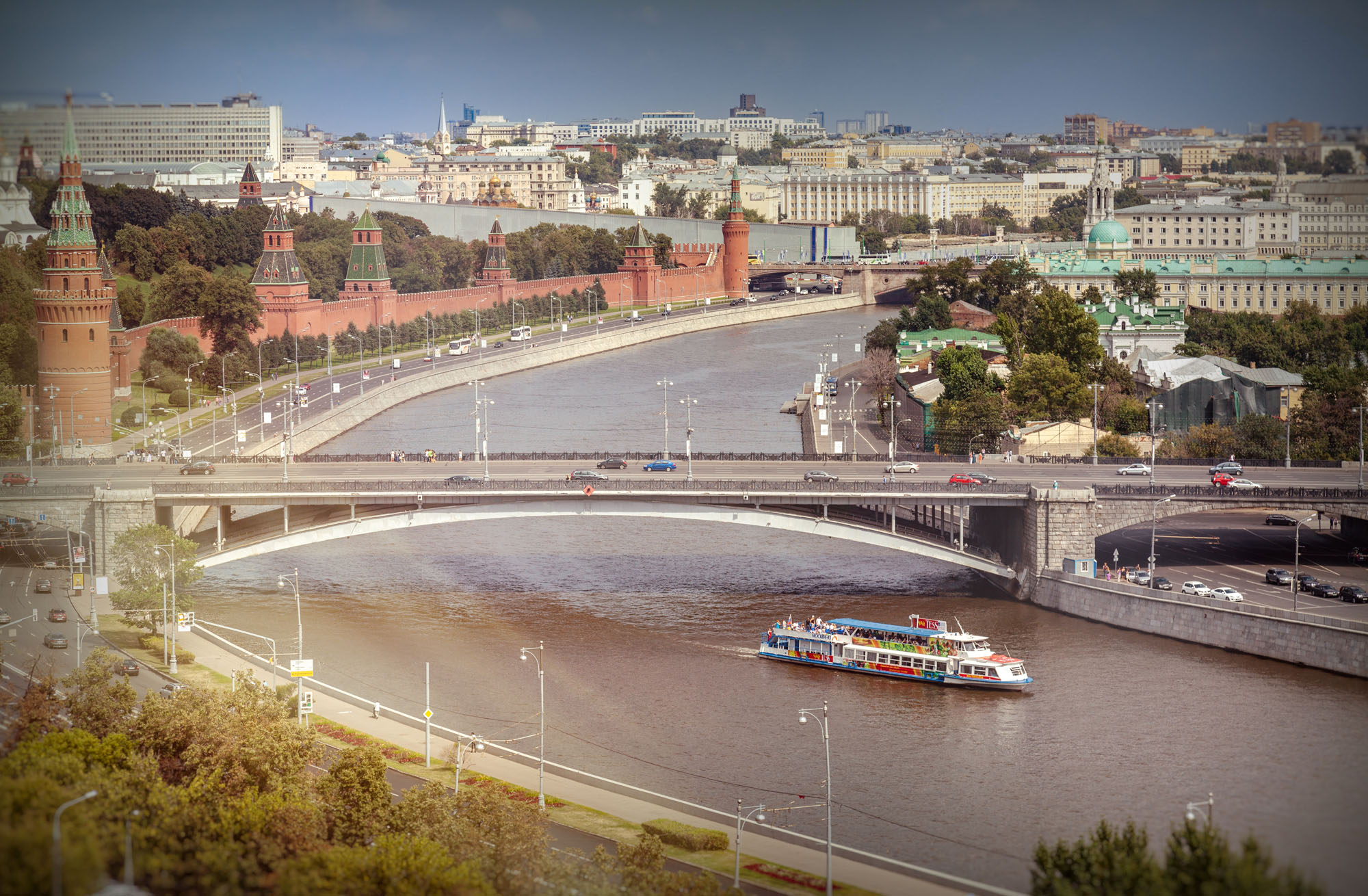 Blick auf den Fluss Moskwa von der Christ-Erlöser-Kathedrale